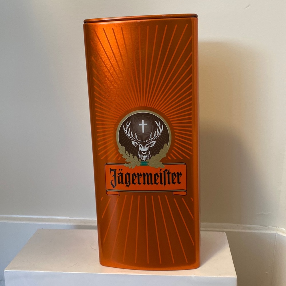 Jäegermeister display container